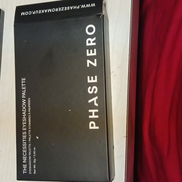 Phase Zero The Nesessities eyeshadow palette - Picture 2 of 2